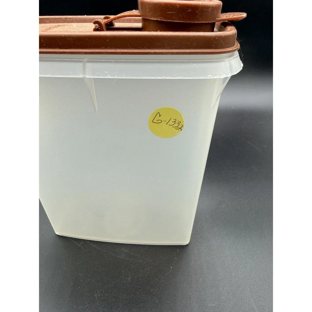 Vintage Mini Cereal Tupperware Container Bottom is 499-8 and‎ Top is 509-10.